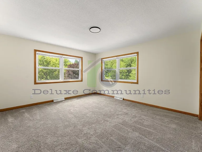 2660 Blackberry Ln NE — Photo 26