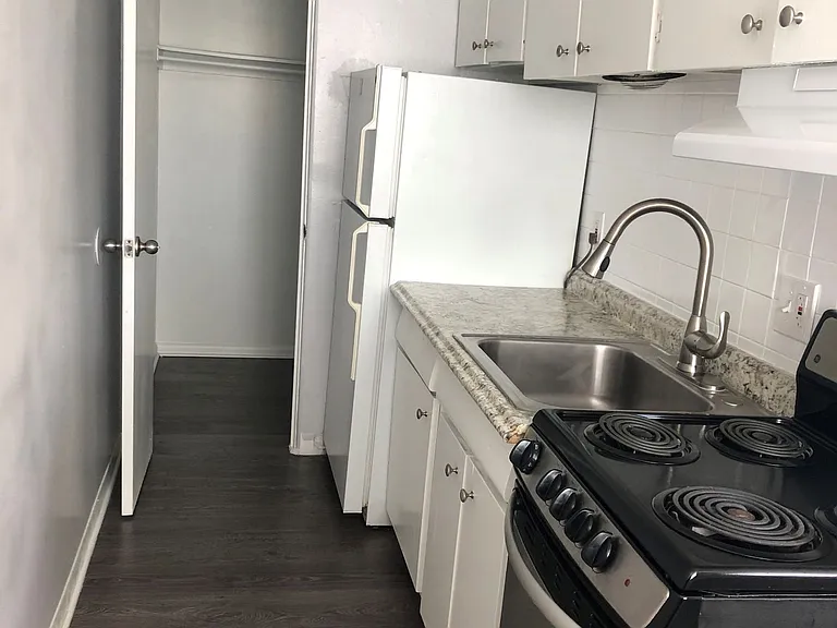 1166 W Lilley Ave — Photo 5