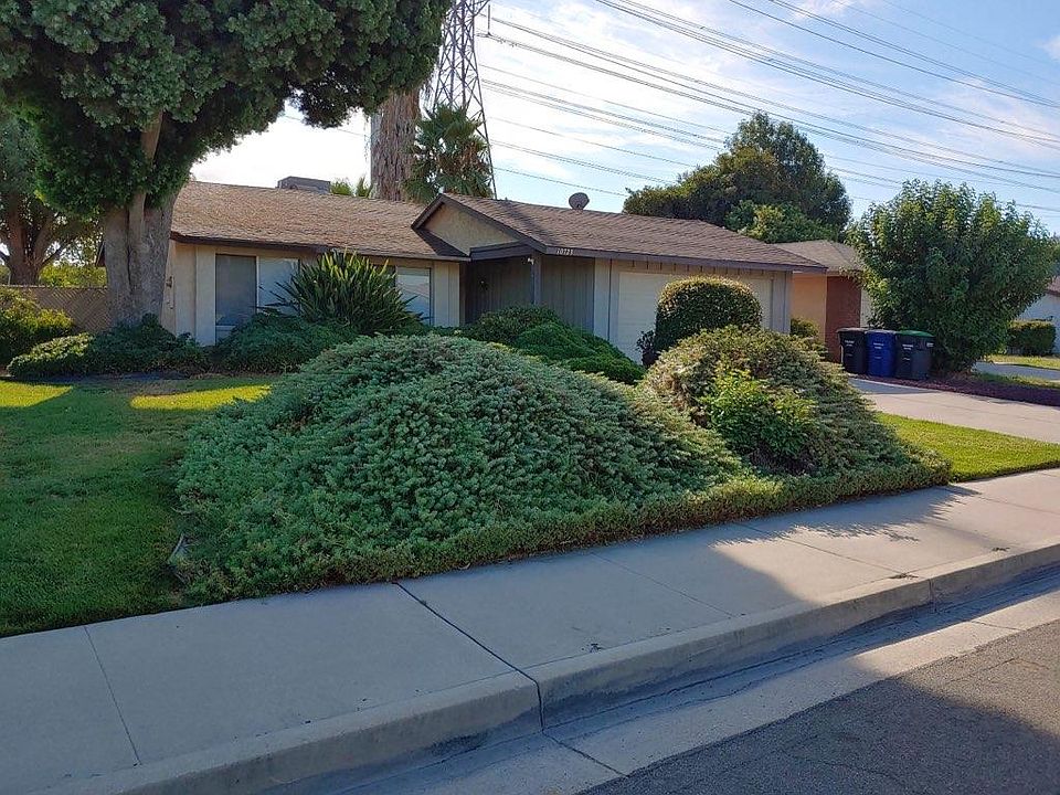 exterior front yard