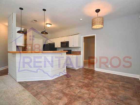 4th image of 156 Pine St