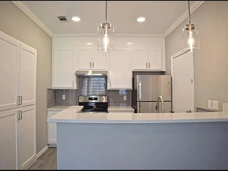 7340 Skillman St — Photo 7