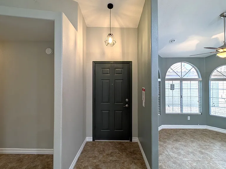 143 S Willow Creek St — Photo 5