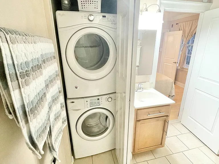 1716 Pine St #1R — Photo 14
