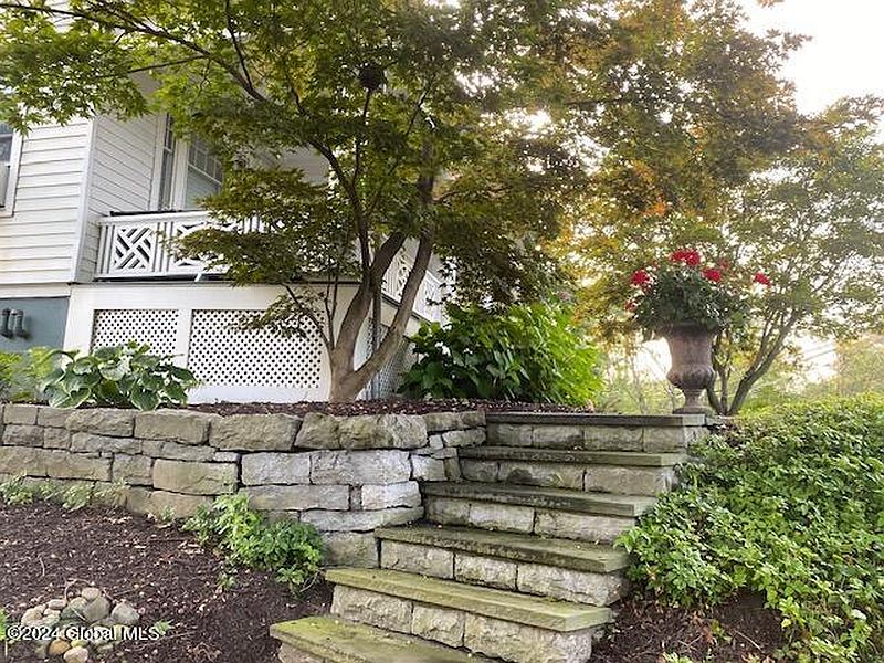 4th image of 663 Western Avenue