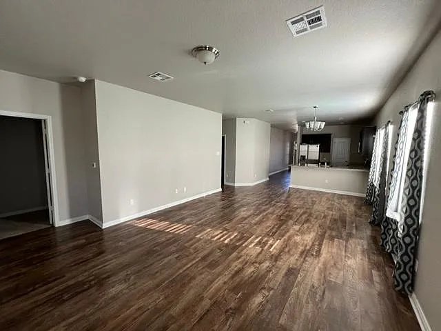 1009 Gaelic Dr — Photo 3