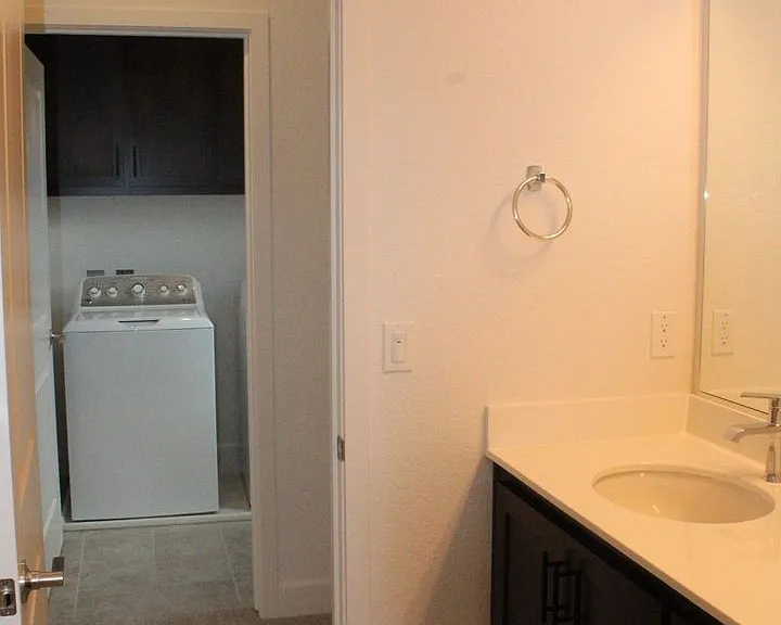 405 Mystic Ln — Photo 24