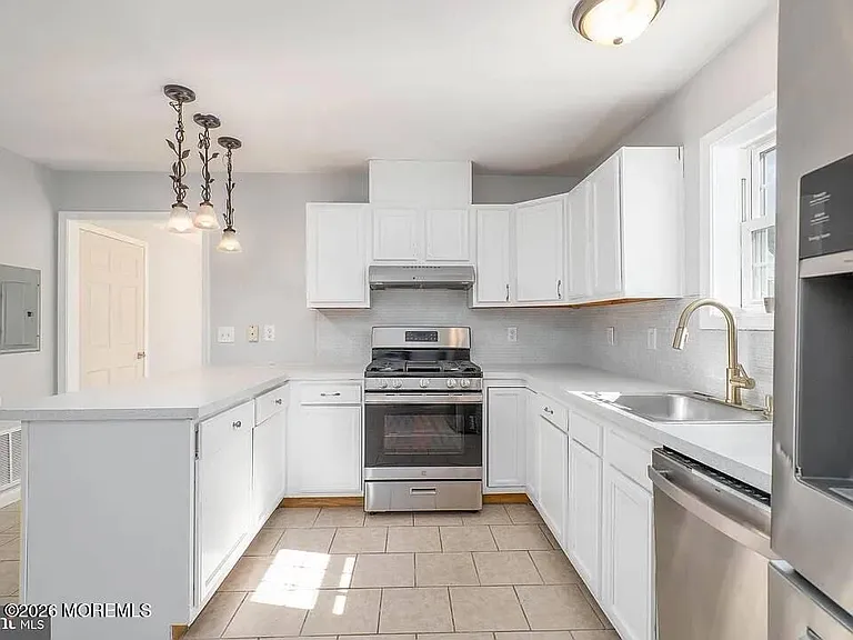 301 Howard St — Photo 3