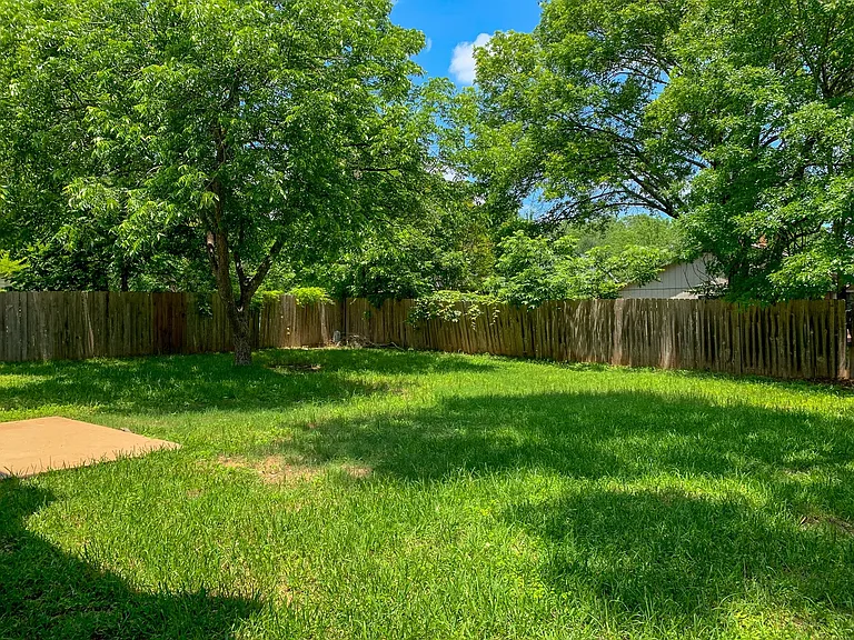 1604 Holstein Dr — Photo 26