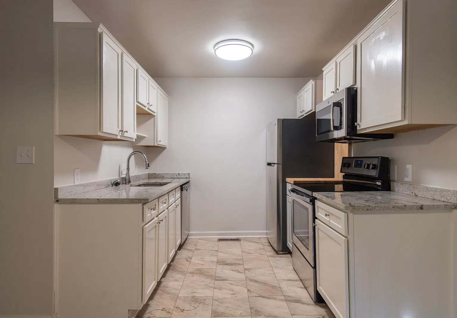 3 bed, 1234 sqft, $2,165 — Photo 3