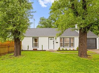 228 W Pocahontas Ln, Kansas City, MO 64114