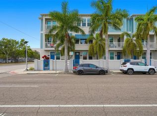 262 8th St N, Saint Petersburg, FL 33701