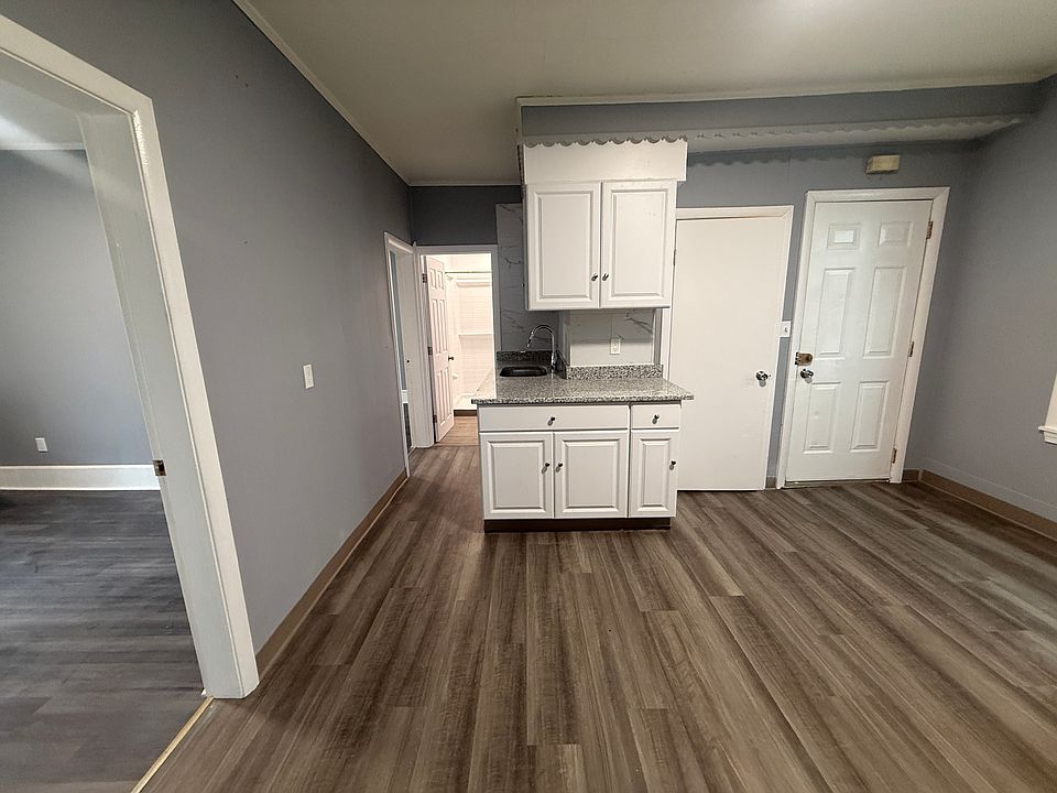 1st image of 25 Esther St #1