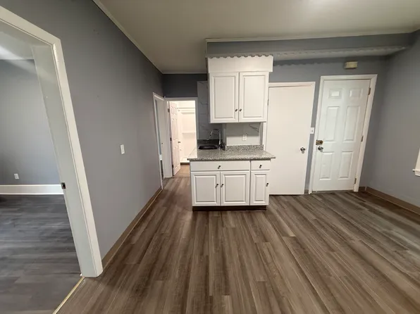25 Esther St #1, Worcester, MA 01607