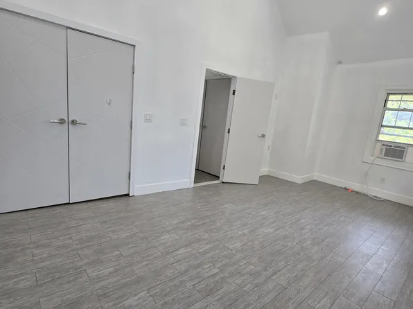 1395 East 15th Street image 11 of 20