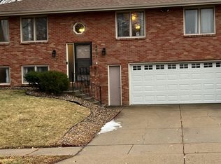 6001 Robin Rd, Lincoln, NE 68516