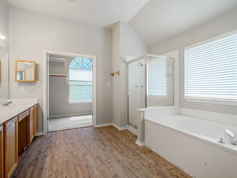 4229 Kingsburg Dr — Photo 23
