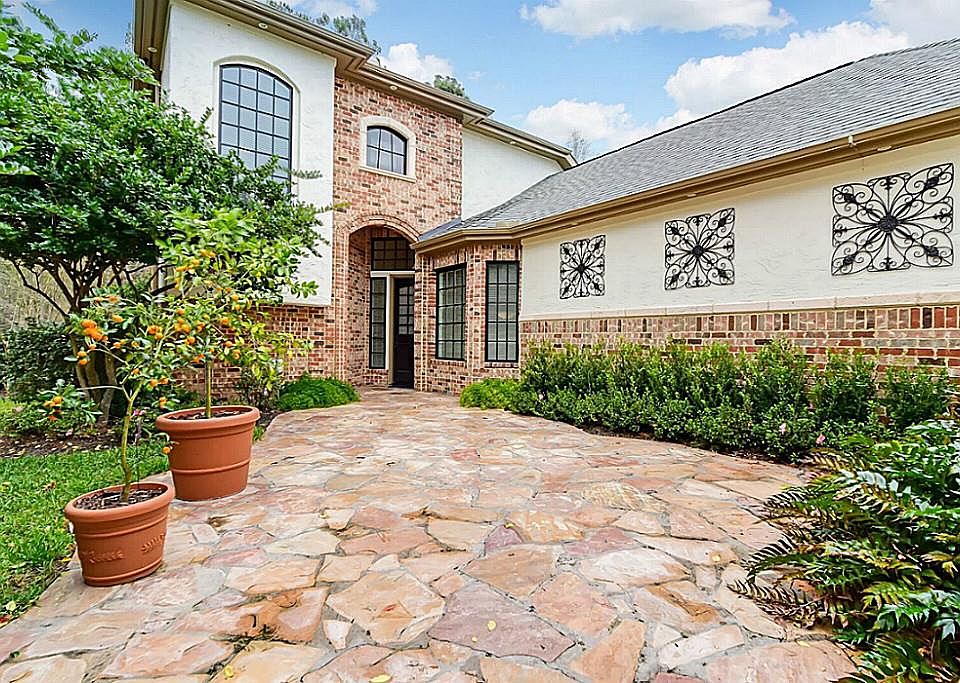 1st image of 2815 N Cotswold Manor Dr