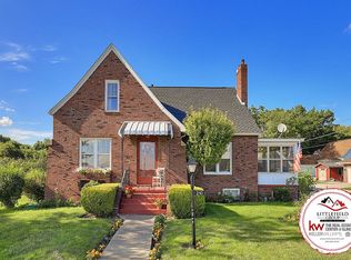 210 E Columbia St, Arthur, IL