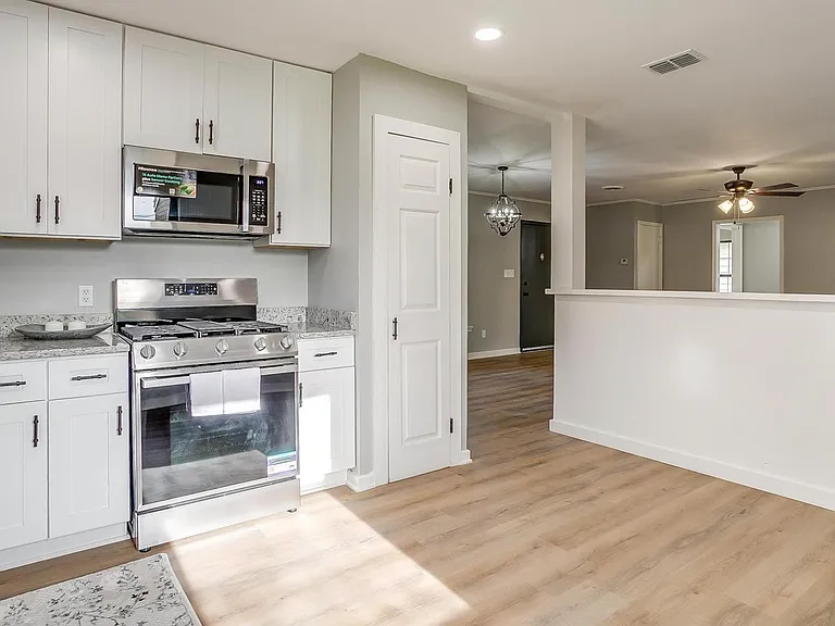 428 Live Oak Ln — Photo 7