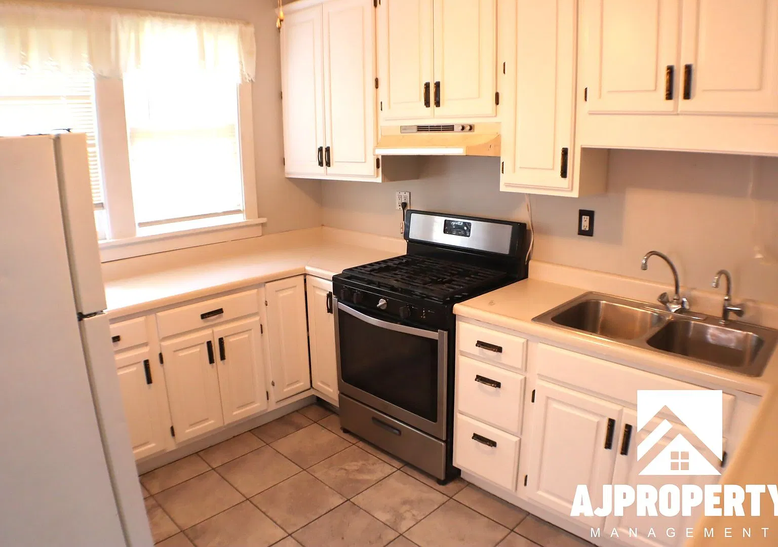 715 W 12th St. Sioux Falls, SD — Photo 2