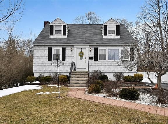 2nd image of 51 Franklin Ave
