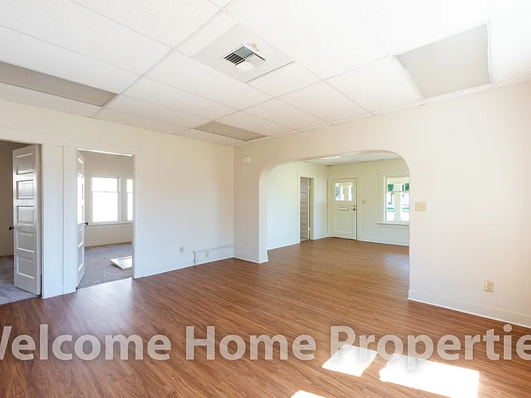 512 S College Ave — Photo 9