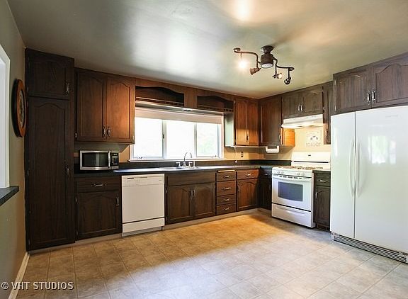 4th image of 1083 Sandwick Ct