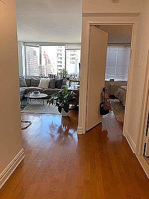 4th image of 401 E 60th St