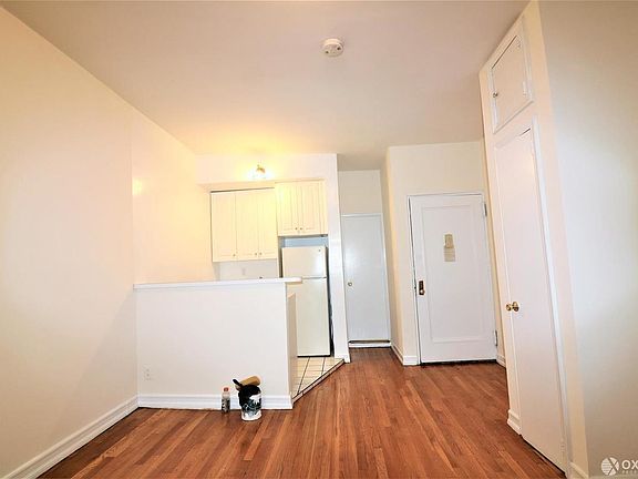 4th image of 417 W 56th St APT 4D