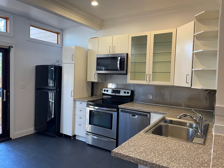 1383 Potomac Ave SE — Photo 12
