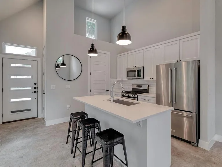 4814 Harmon Ave — Photo 6
