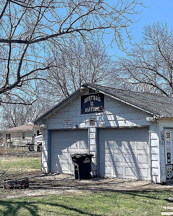 2nd image of 100 SE 33rd St