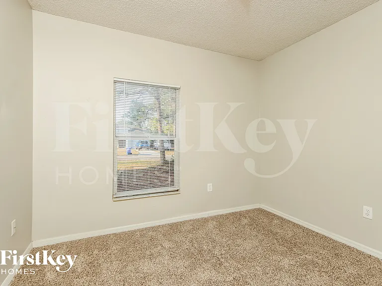1201 Schumann Dr — Photo 12