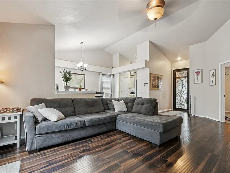 3308 Ross Cv — Photo 5