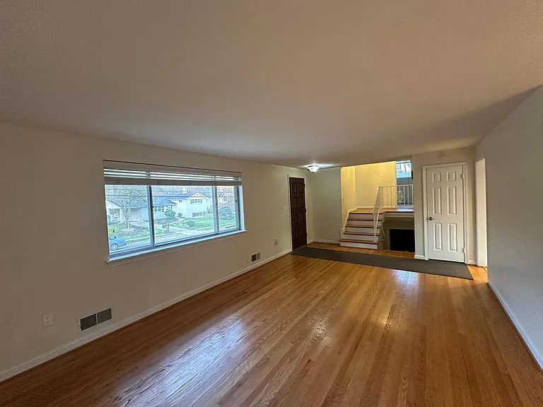 10404 Glenmore Dr — Photo 8
