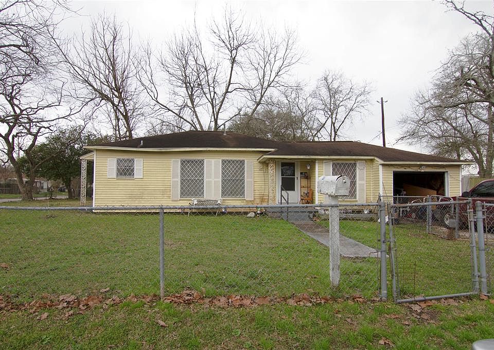 1st image of 217 Briarwood Dr