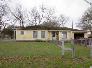 217 Briarwood Dr, Baytown, TX 77520