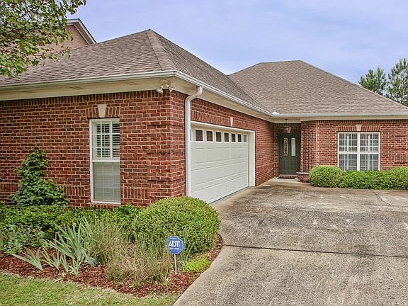 3rd image of 924 Castlemaine Dr