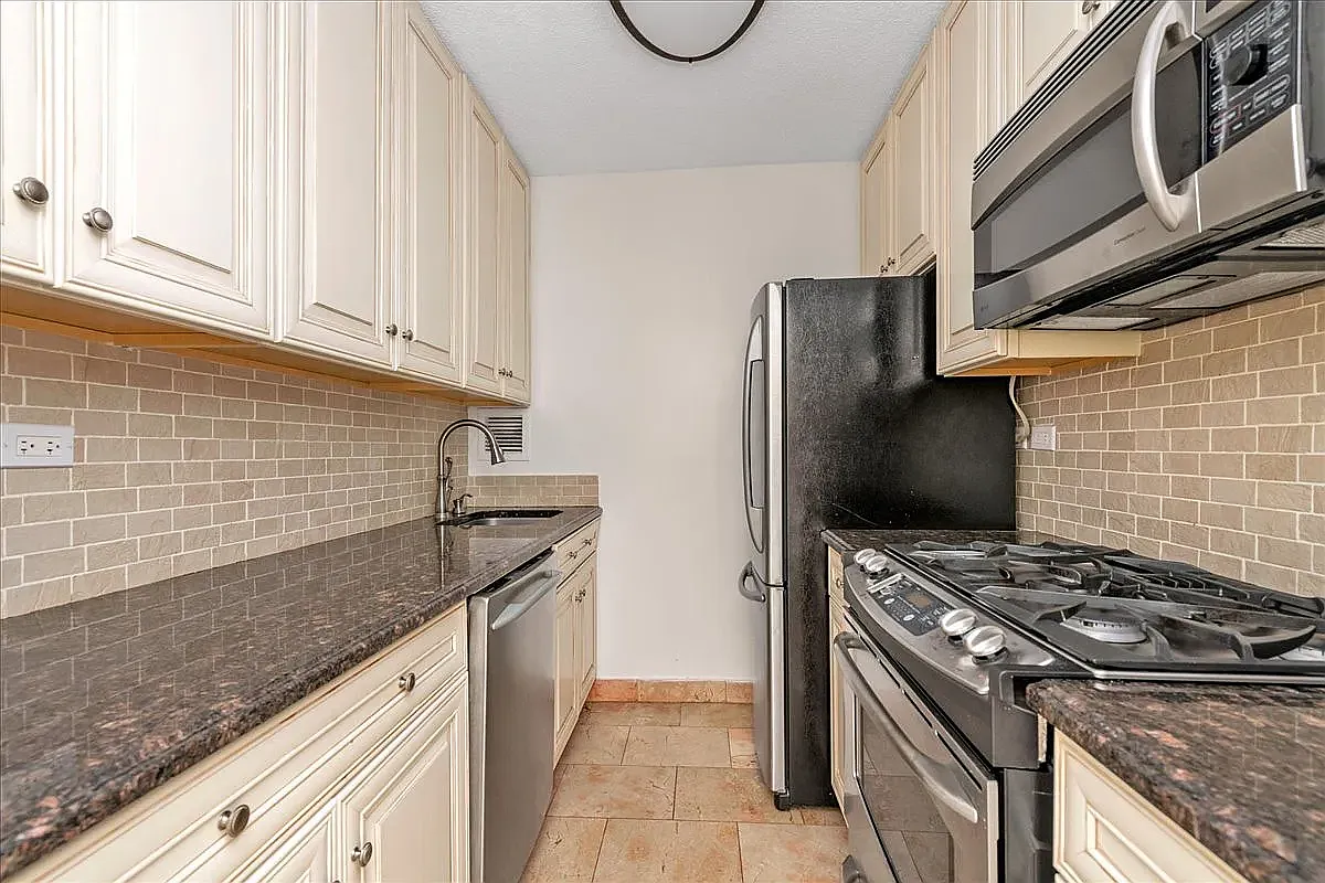 330 East 38th Street — Photo 1