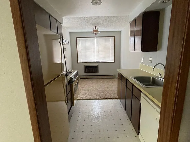2462 Hawkins St — Photo 20
