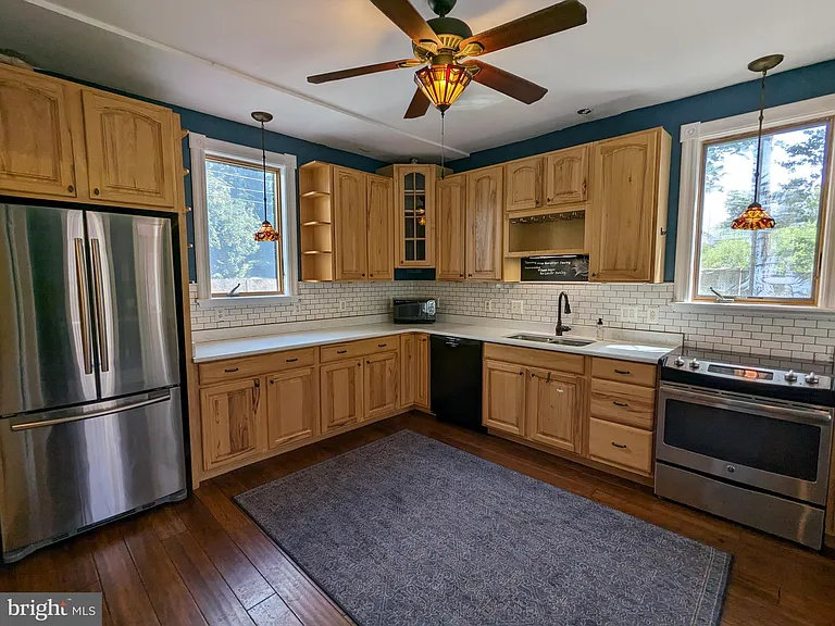 306 N Locust St — Photo 12