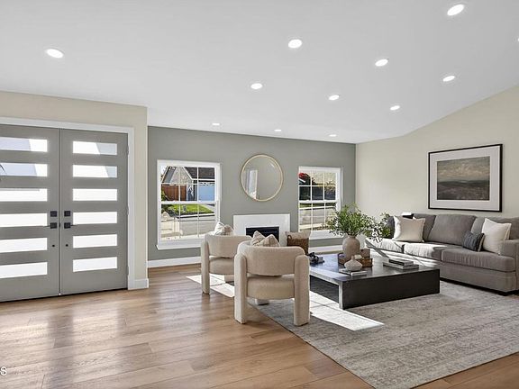 3rd image of 2086 El Rancho Dr