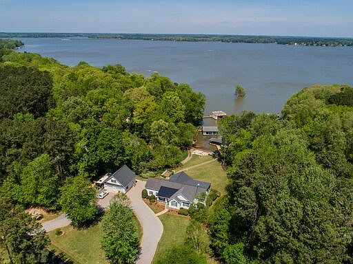 3rd image of 293 Forest Hill Dr