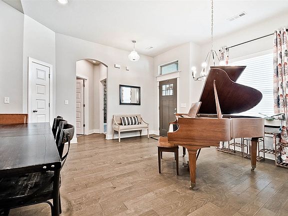 3rd image of 393 Tartaglia Ave