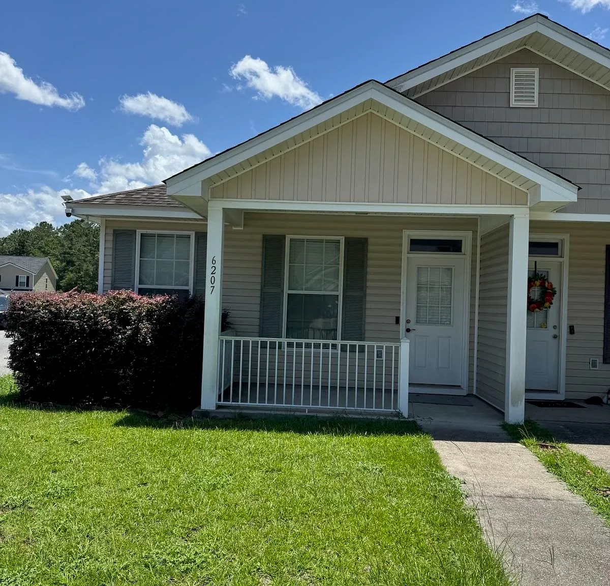 3 bed, 1280 sqft, $1,800 — Photo 1