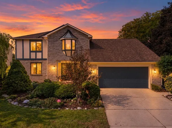 612 Burr Oak Dr, Ann Arbor, MI 48103