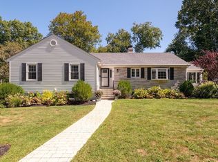 19 Longbow Rd, Lynnfield, MA 01940