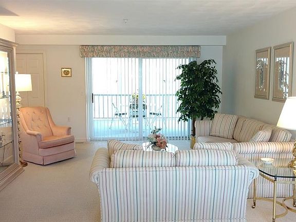 3rd image of 720 Putnam Pike APT 505