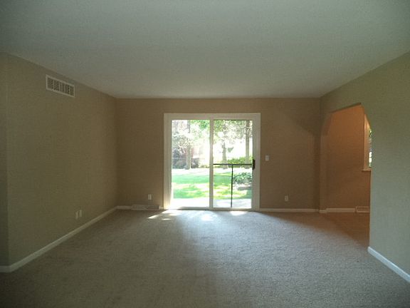 3rd image of 2824 Woodside Dr