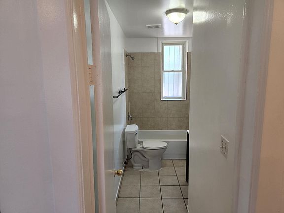 4th image of 209 E 42nd St APT 1E